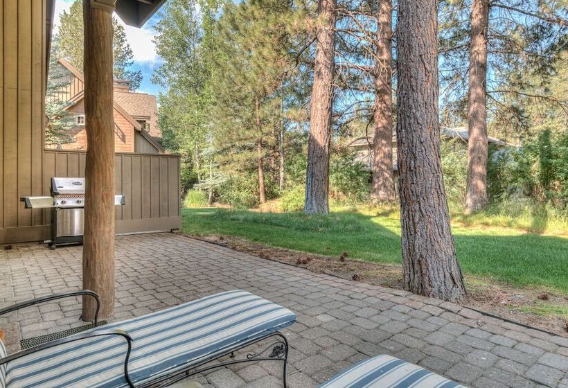 Aquila Lodge   Unit 15