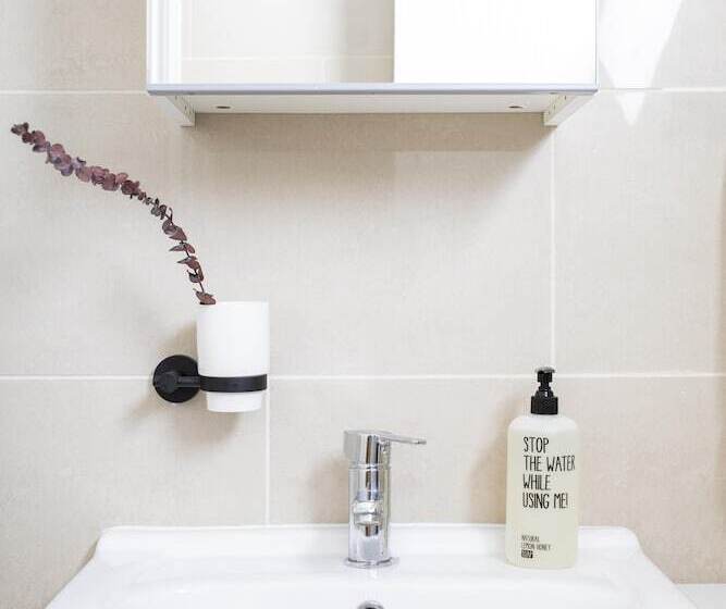 Bob W Commercial House