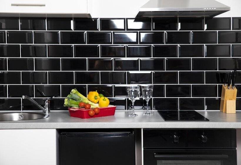 Bob W Commercial House