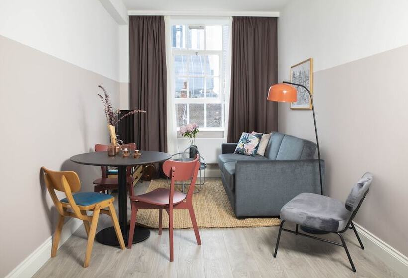 Bob W Commercial House