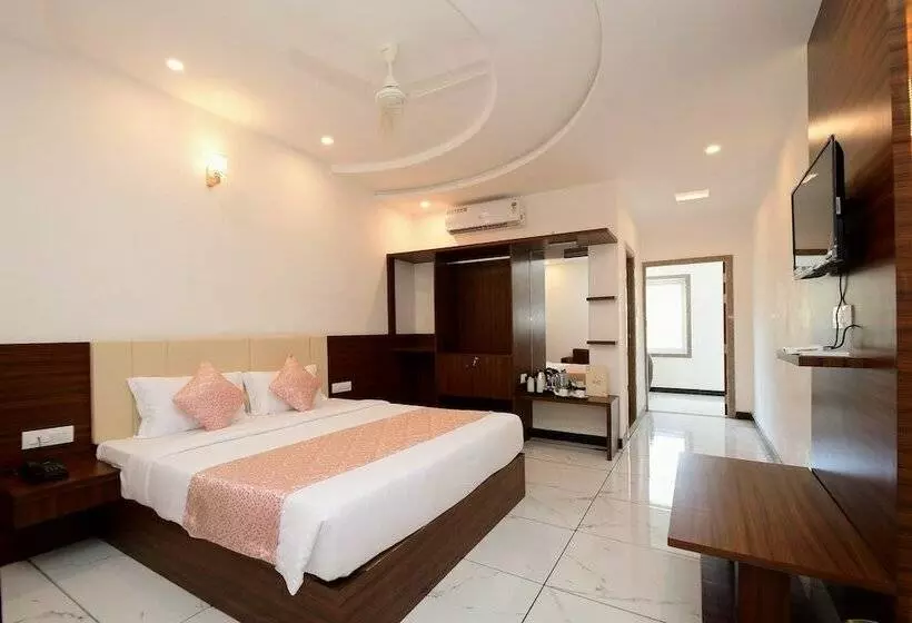 ホテル Elet Prima A Luxury Boutique Resort