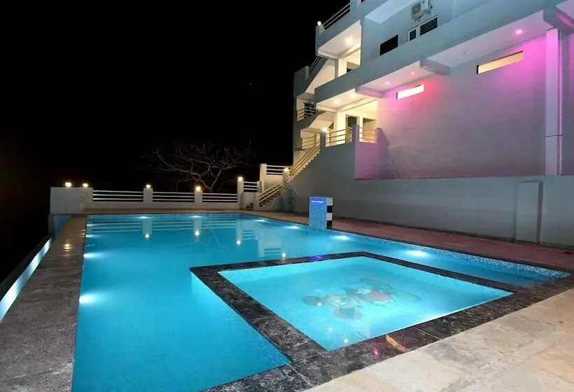 ホテル Elet Prima A Luxury Boutique Resort