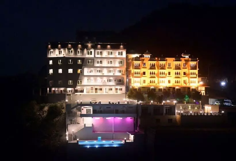 ホテル Elet Prima A Luxury Boutique Resort