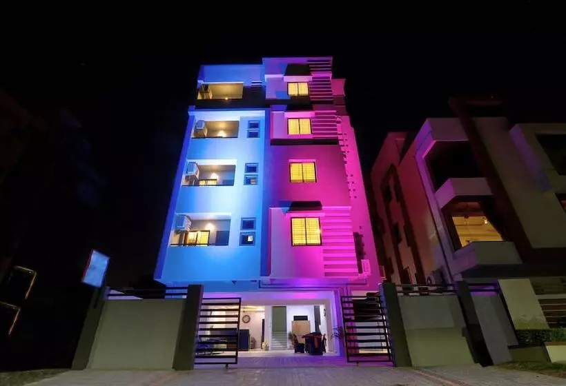 Itsy Hotels Carnival Inn