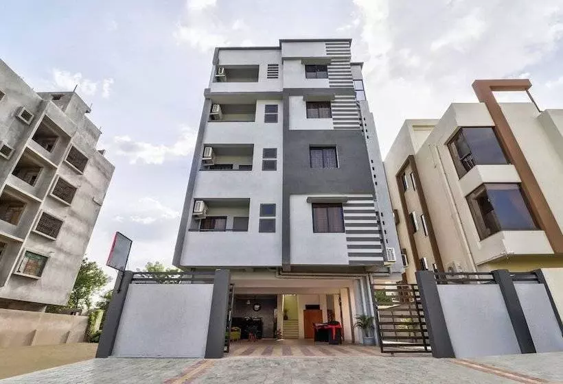 Itsy Hotels Carnival Inn