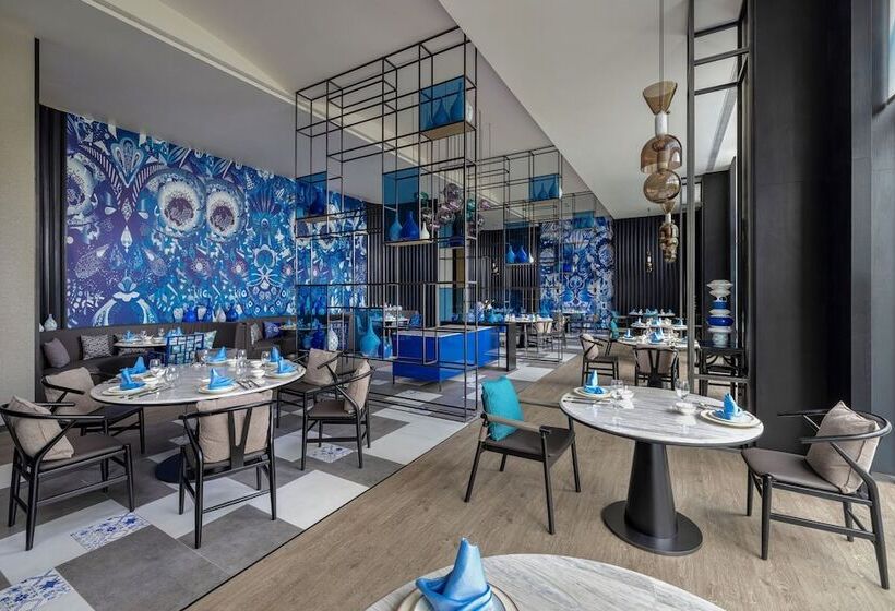 Отель Renaissance Changzhou Wujin