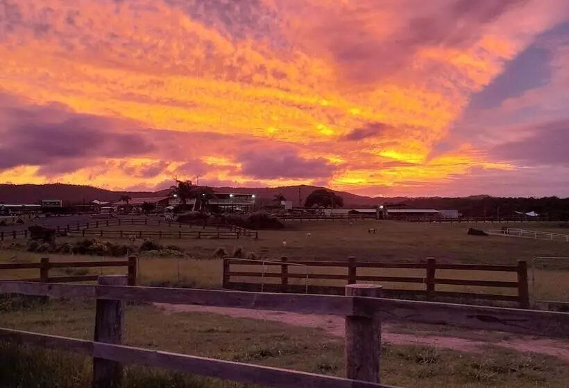Maaseutuhotelli Kur Cow Farm Escape 35 Minutes From Cairns