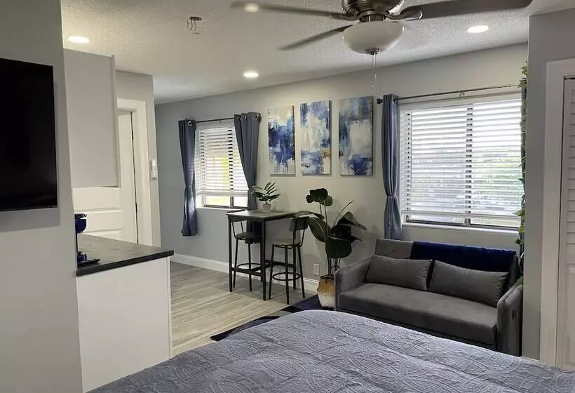 Hotelli Sunny Palms Inn