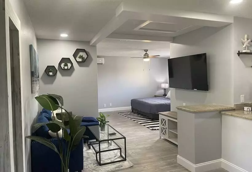 Hotelli Sunny Palms Inn