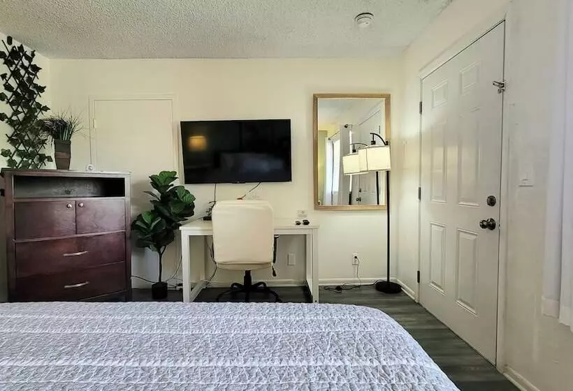 Hotelli Sunny Palms Inn