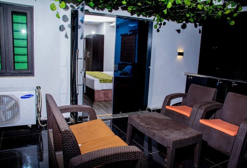 هتل Whitevill Hospitality And Homes