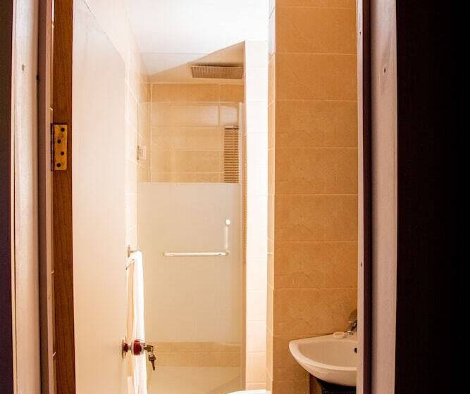 هتل Whitevill Hospitality And Homes