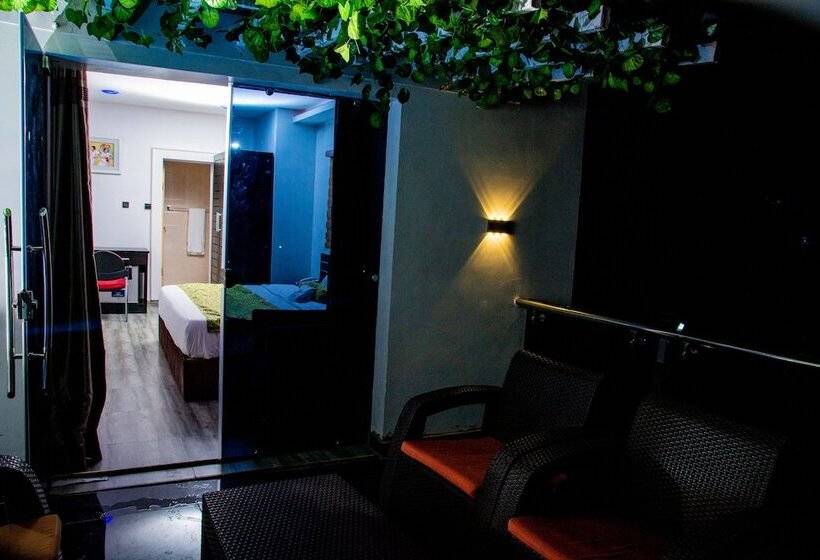 هتل Whitevill Hospitality And Homes