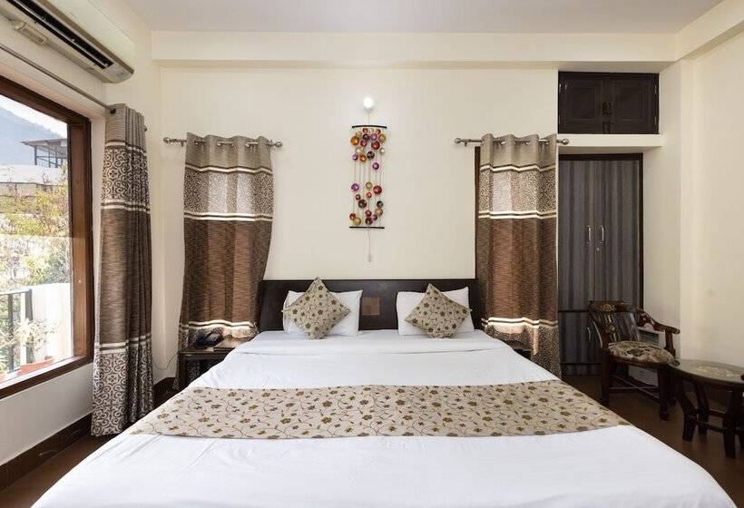 هتل Yogved Hospitality And Resort