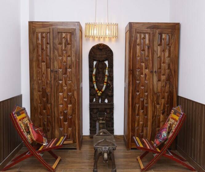 هتل Yogved Hospitality And Resort