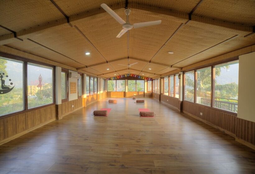 هتل Yogved Hospitality And Resort