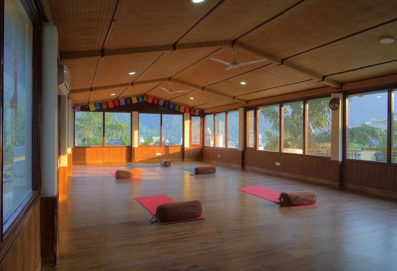 هتل Yogved Hospitality And Resort