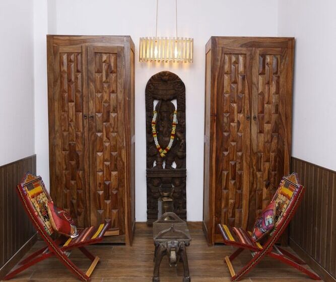 هتل Yogved Hospitality And Resort