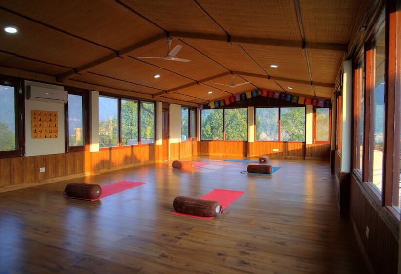 هتل Yogved Hospitality And Resort