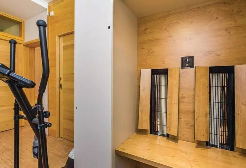 Residenssi Beautiful 3 Bed House In Crni Lug