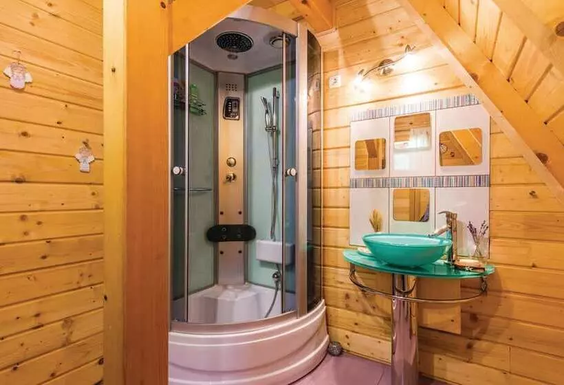 Residenssi Beautiful 3 Bed House In Crni Lug