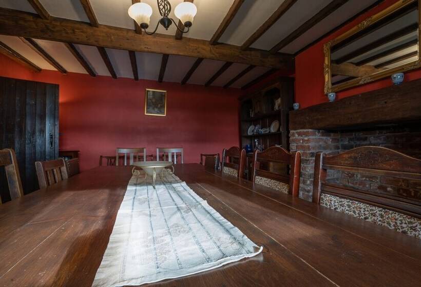 إقامة Hulmes Vale House   Sleeps 14   Peak District