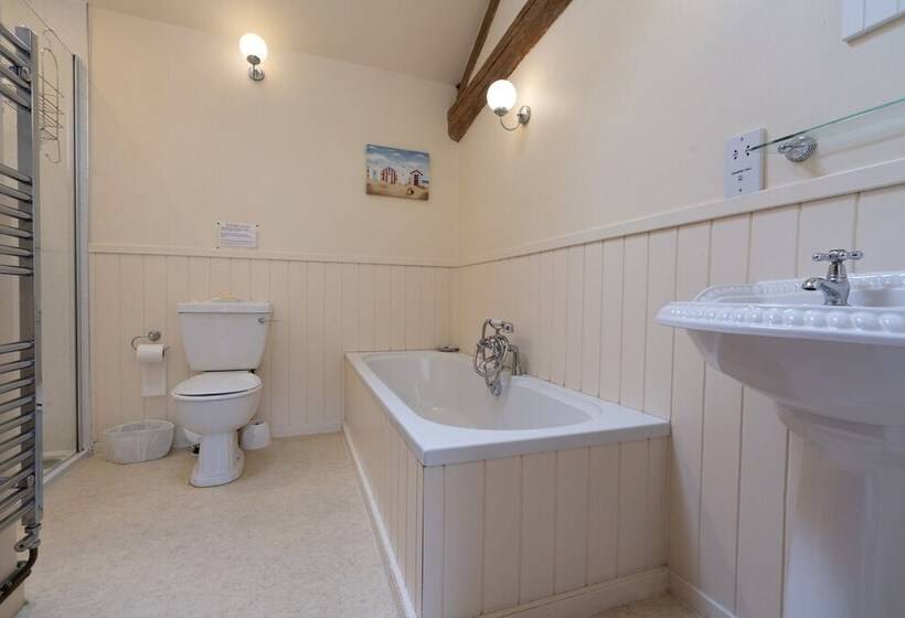 إقامة Hulmes Vale House   Sleeps 14   Peak District