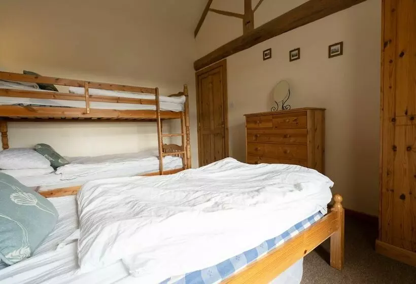 Residenssi Hulmes Vale House Sleeps 14 Peak District