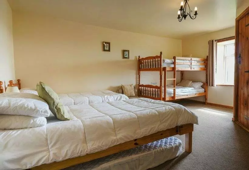 Residenssi Hulmes Vale House Sleeps 14 Peak District
