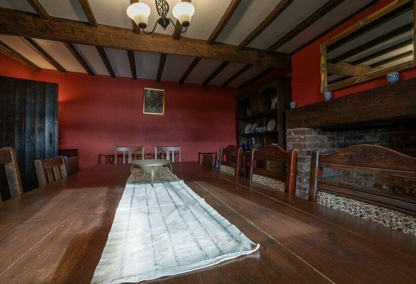 إقامة Hulmes Vale House   Sleeps 14   Peak District