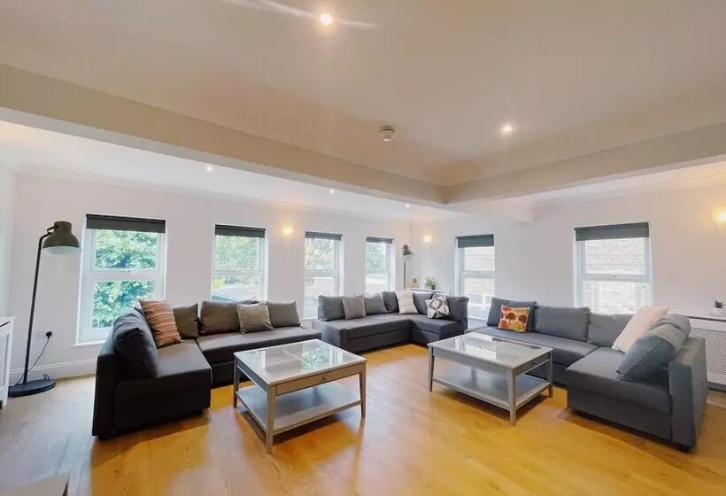 レジデンス Stunning 8 Bed House With Sea & Beach Views