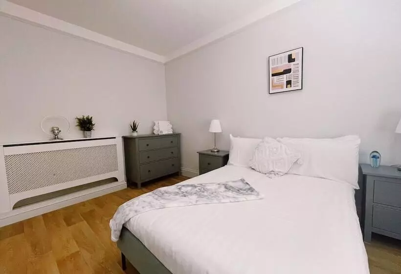 レジデンス Stunning 8 Bed House With Sea & Beach Views