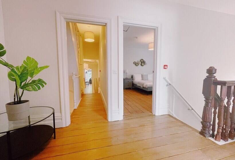 إقامة Stunning 8 Bed House With Sea & Beach Views