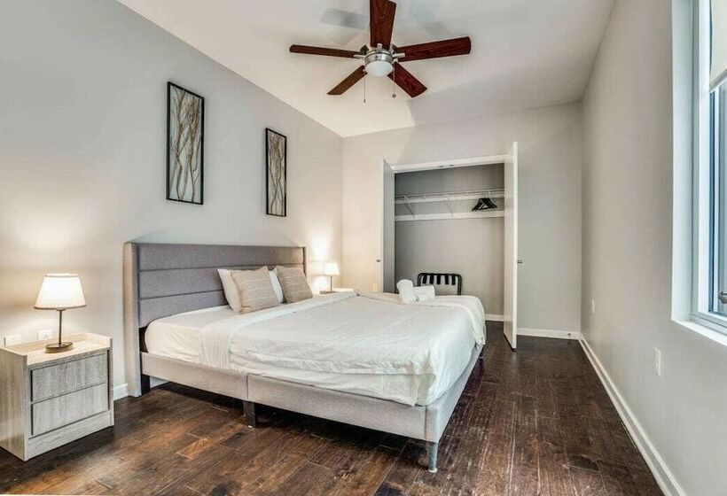 Stunning 2br 2ba W/sky Pool Lounge Cozysuites