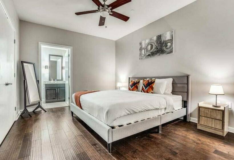 Stunning 2br 2ba W/sky Pool Lounge Cozysuites