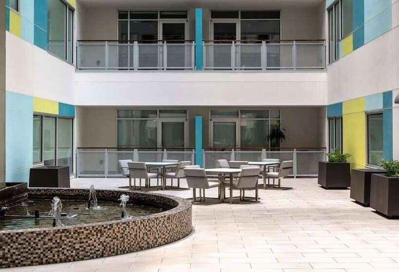 Stunning 2br 2ba W/sky Pool Lounge Cozysuites