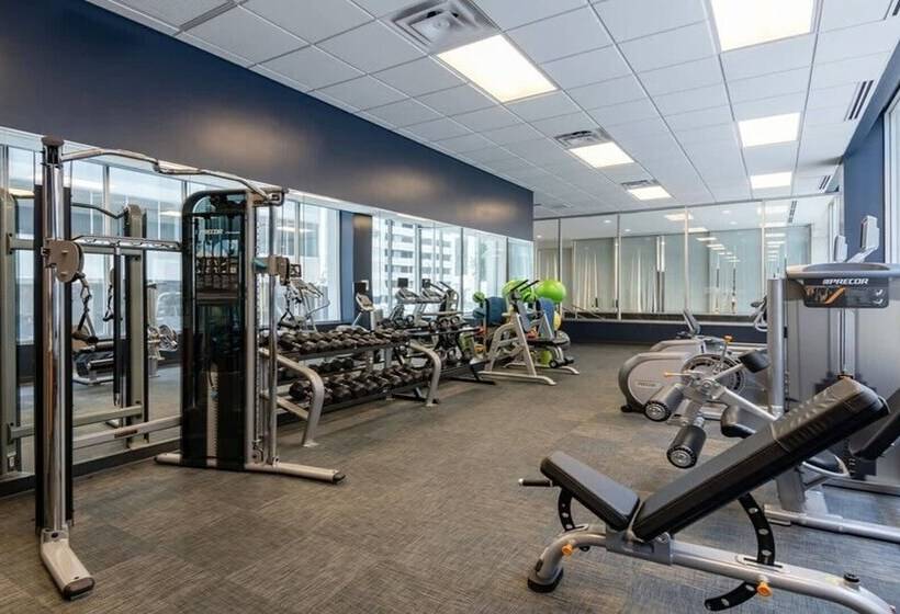 Stunning 2br 2ba W/sky Pool Lounge Cozysuites