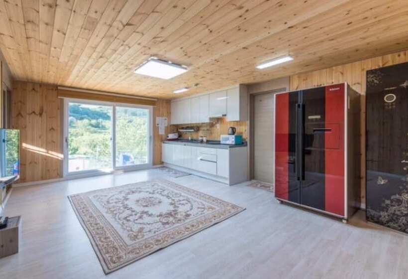 Geochang Windmill Village Pension