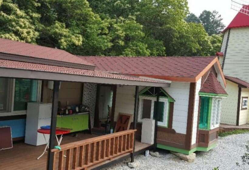Geochang Windmill Village Pension
