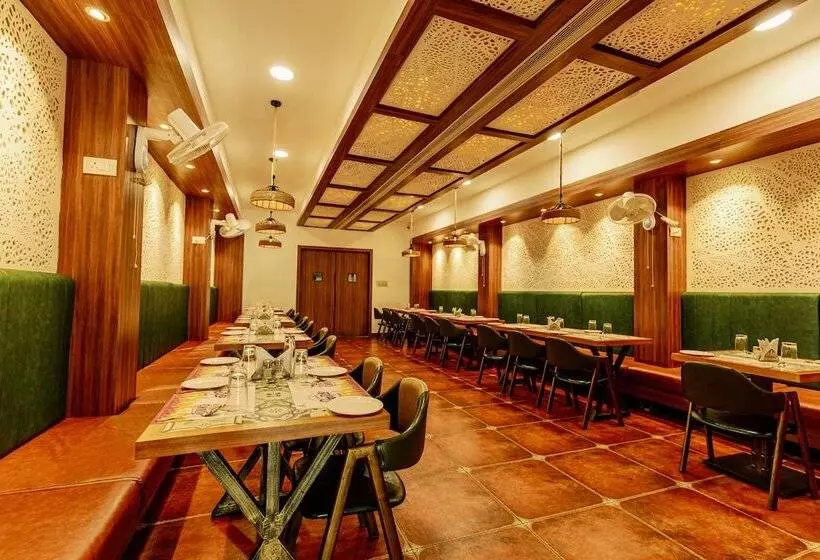 ホテル Akshay Grand