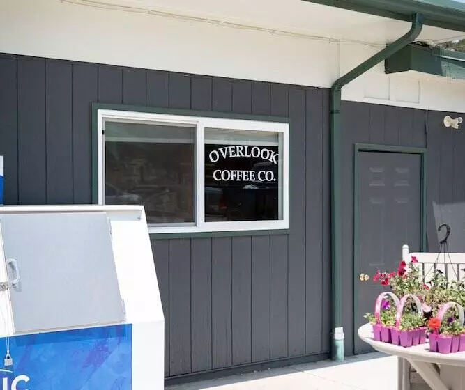 Hotelli Bv Overlook Camp & Lodging