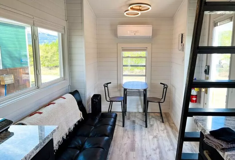 Hotelli Bv Overlook Camp & Lodging