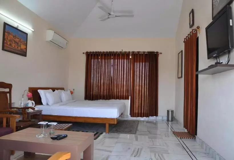 Hotelli Kurja Resort