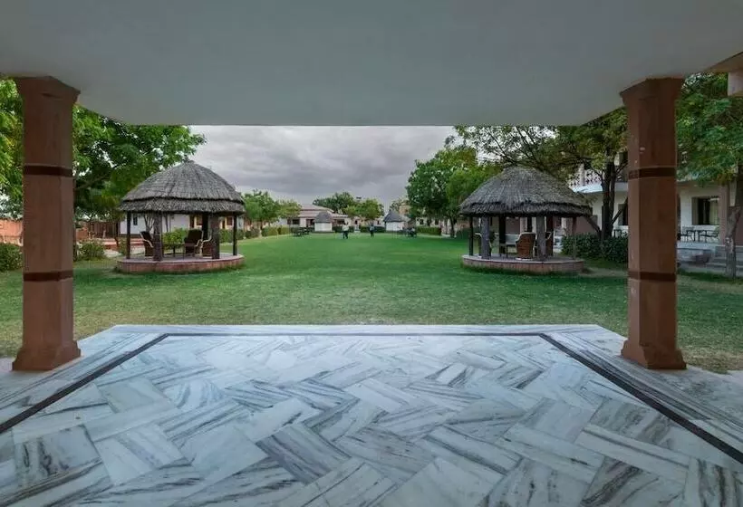 Hotelli Kurja Resort