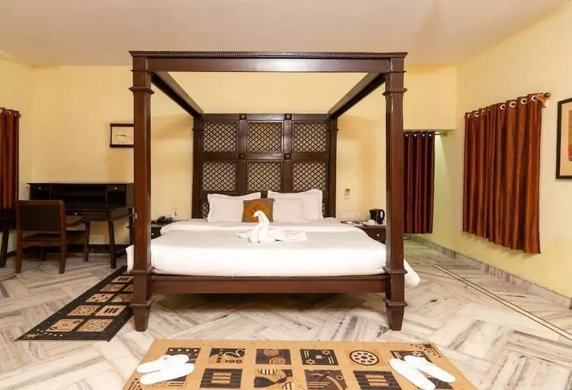 Hotelli Kurja Resort