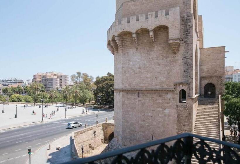 هتل Myr Puerta Serranos