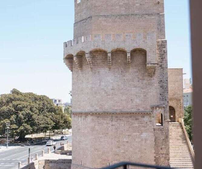 هتل Myr Puerta Serranos