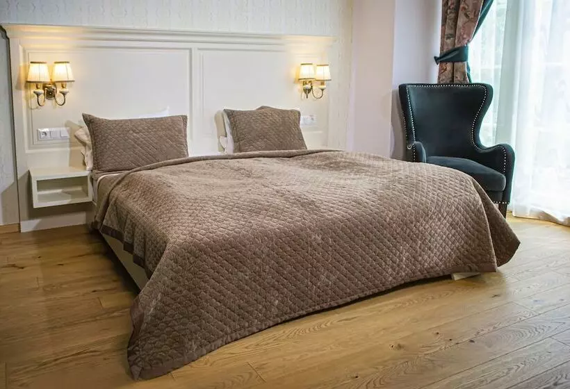 ホテル Palatul Brukenthal Avrig