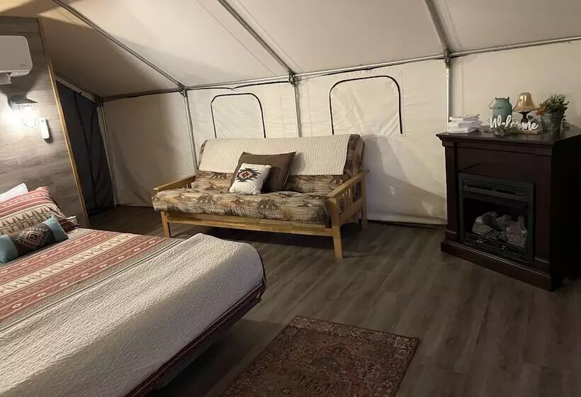 Maaseutuhotelli Grand Canyon Glamping Resort