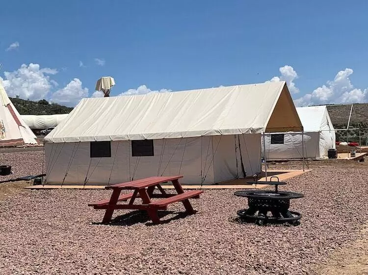 Maaseutuhotelli Grand Canyon Glamping Resort
